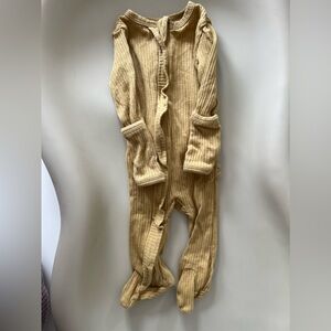 Spearmint Love organic waffle ruffle zip footie- 0-3 month